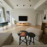Mira Apartment In My Center