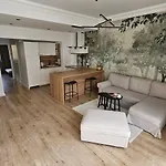 Mira Apartment In My Center